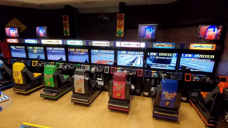 Daytona USA 8 player arcade setup